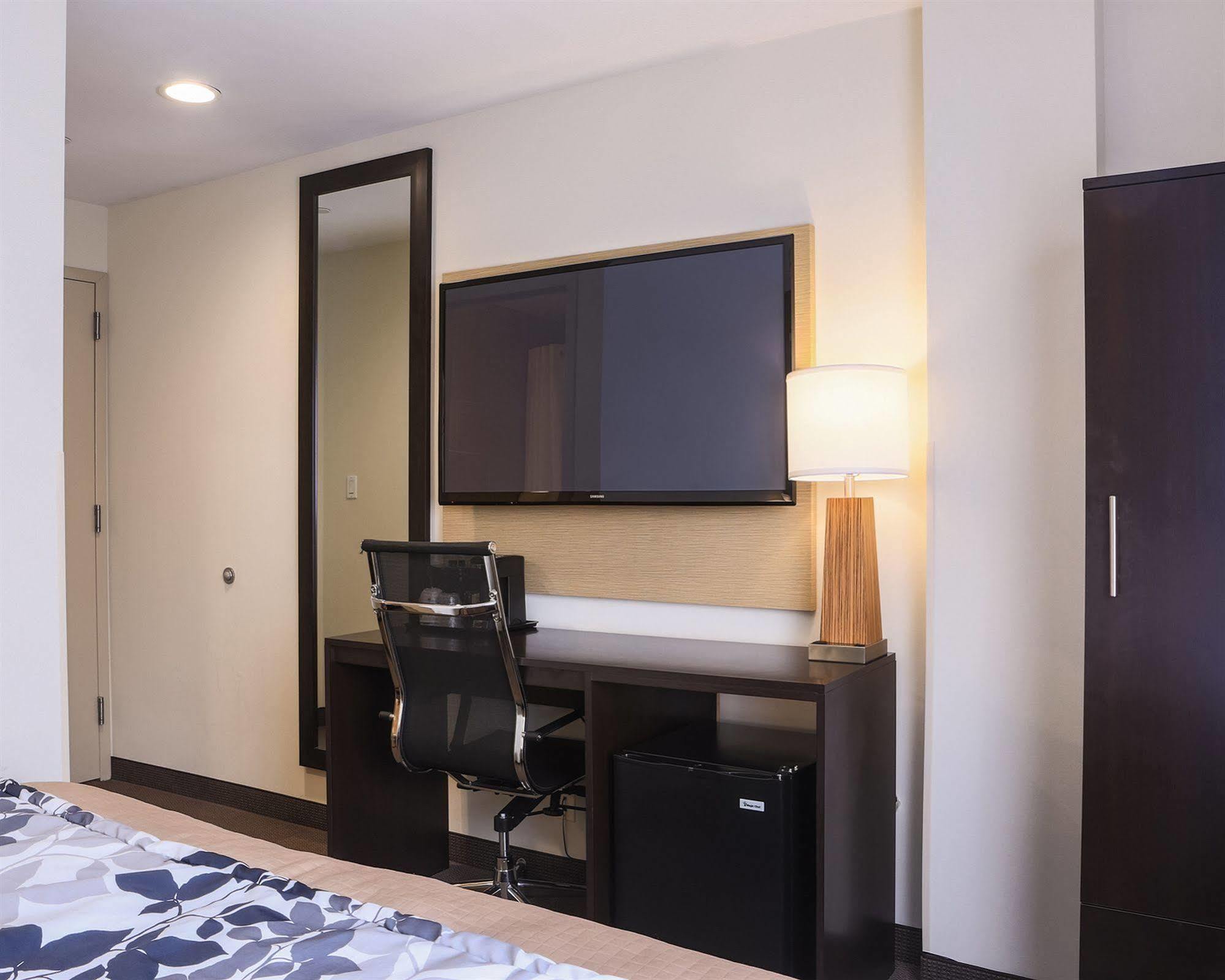 Days Inn By Wyndham Brooklyn Borough Park New York Exteriör bild