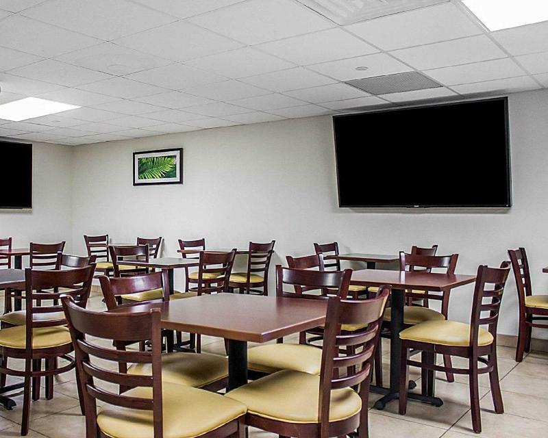 Days Inn By Wyndham Brooklyn Borough Park New York Exteriör bild